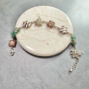 Vintage Signed NR Gold Tone Christmas Enamel Christmas Trees/Presents Bracelet